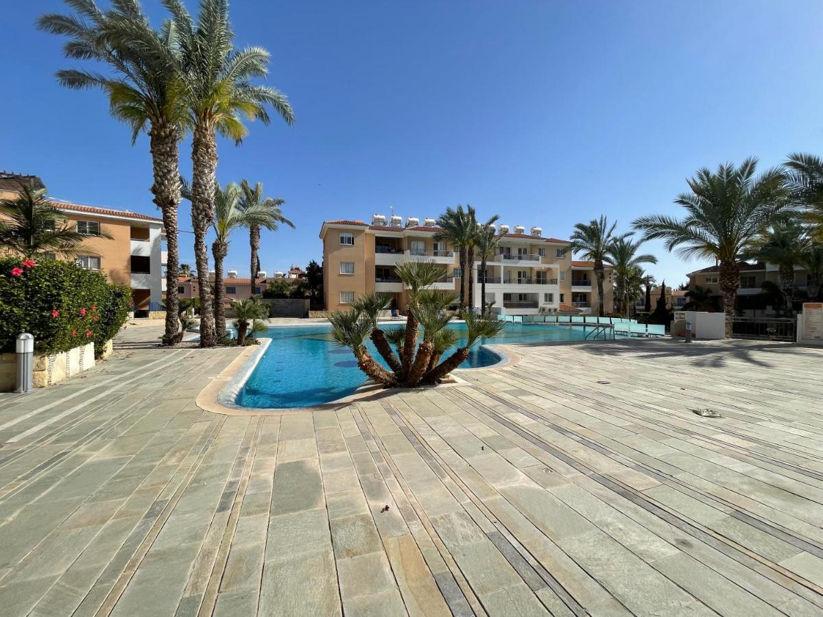Iris Village Grand Apartment Paphos Exteriér fotografie